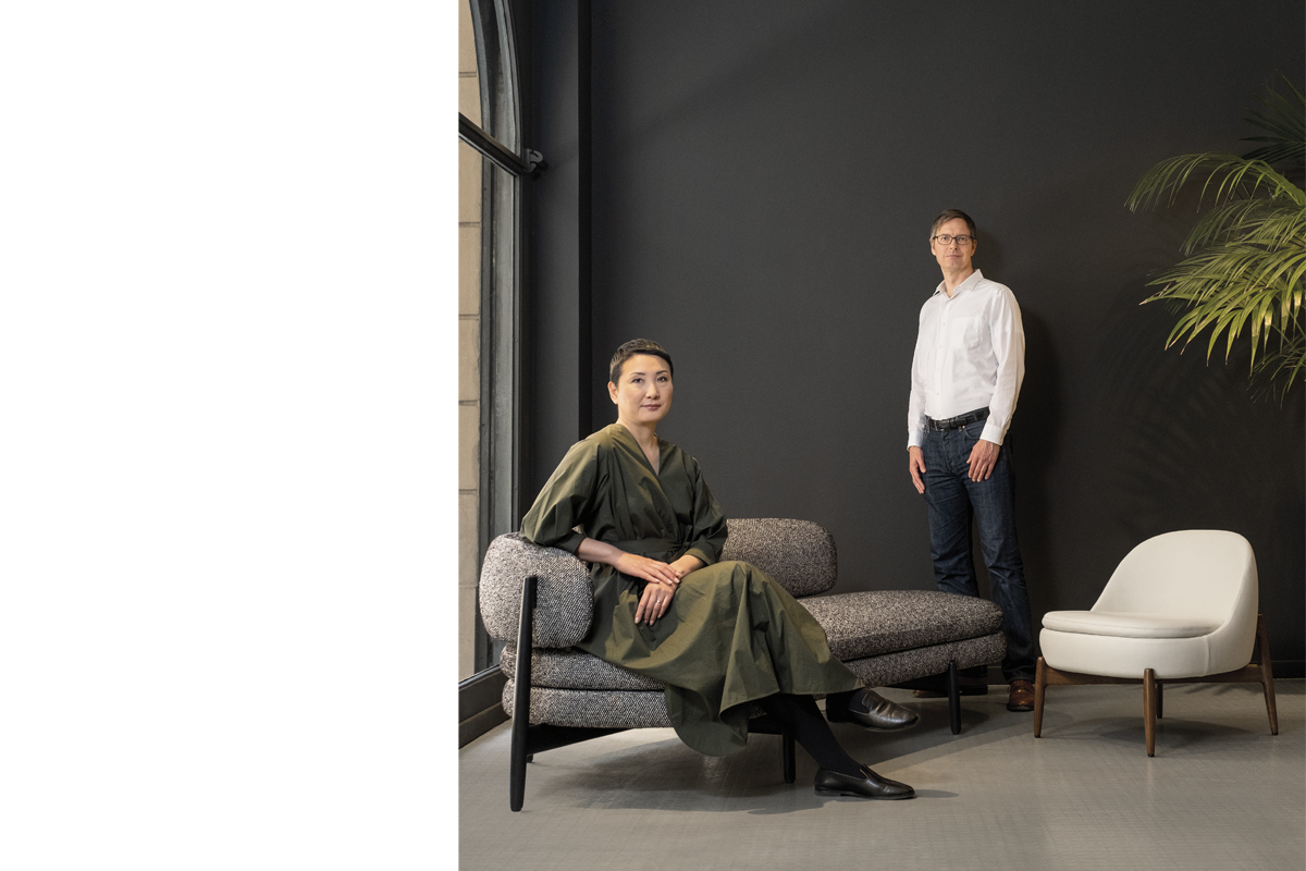 <p>Minotti와 이노다+스베예(Inoda+Sveje)는 2021년 처음 인연을 맺었습니다. 일본의 이노다 쿄코(Kyoko Inoda)와 덴마크의 닐스 스베예(Nils Sveje)로 구성된 이 디자이너 듀오와의 협업은 Minotti에게 있어 전례 없는 선택으로, 오리엔트와 스칸디나비아를 잇는 미묘한 연결성에 뿌리를 두는 동시에, 무엇보다도 아름다움과 탁월한 완성도를 향한 브랜드의 끊임없는 추구를 반영합니다.</p>